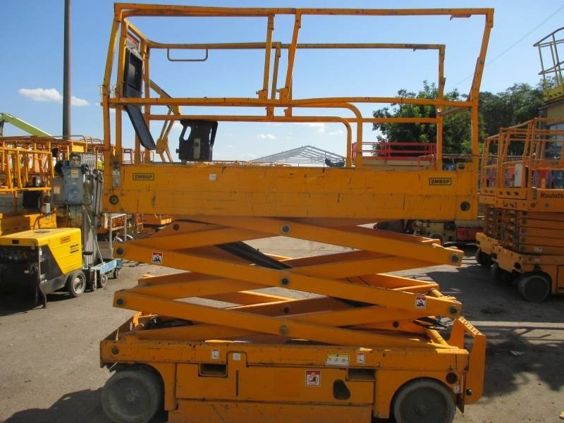 Haulotte Compact 8 - Máy nâng người hình kéo: hình 5 Haulotte Compact 8 - Máy nâng người hình kéo: hình 5