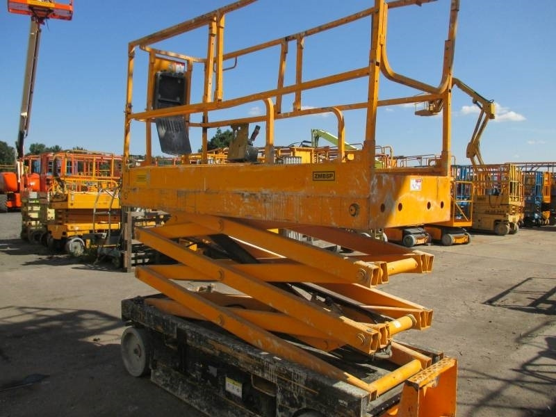 Haulotte Compact 8 - Máy nâng người hình kéo: hình 4 Haulotte Compact 8 - Máy nâng người hình kéo: hình 4