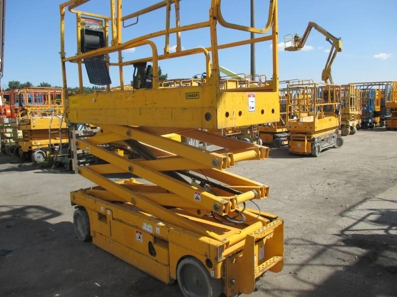 Haulotte Compact 8 - Máy nâng người hình kéo: hình 4 Haulotte Compact 8 - Máy nâng người hình kéo: hình 4