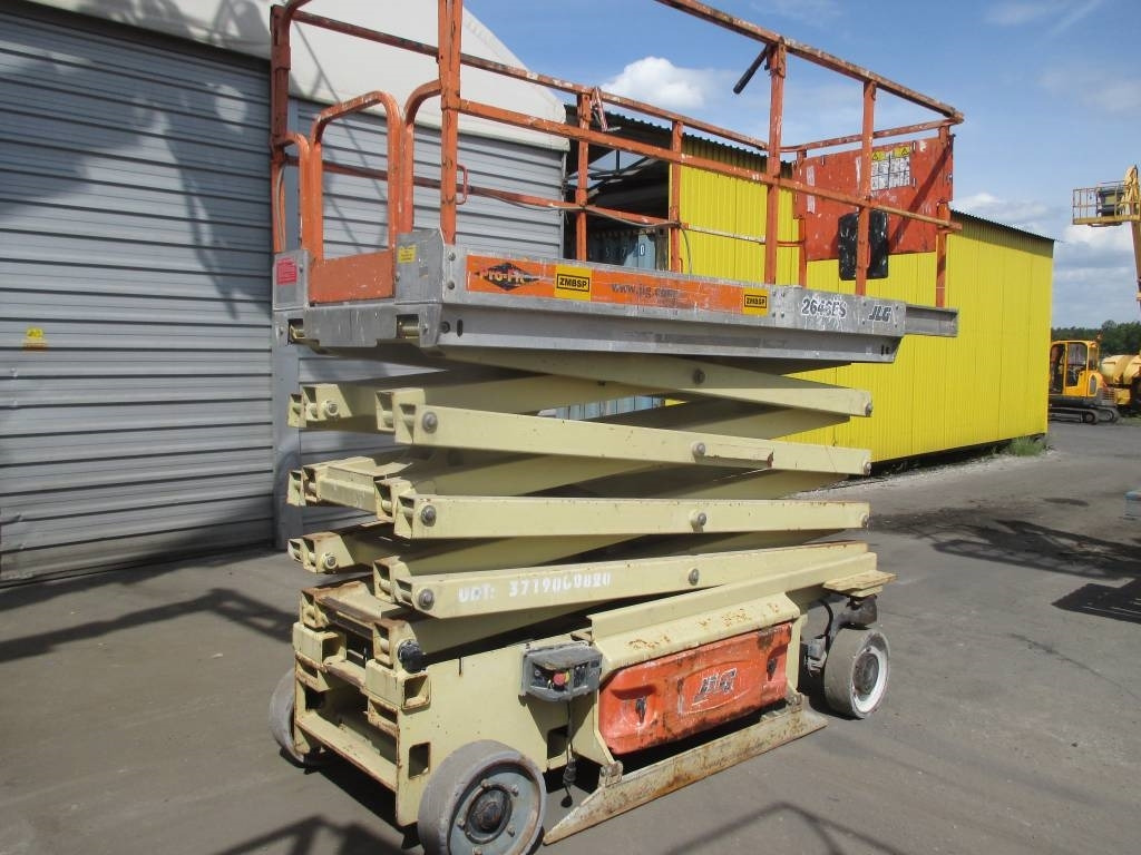 JLG 2646 ES - Máy nâng người hình kéo: hình 2 JLG 2646 ES - Máy nâng người hình kéo: hình 2
