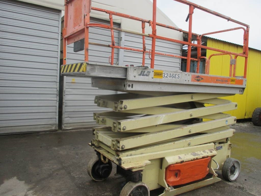 JLG 3246 ES - Máy nâng người hình kéo: hình 2 JLG 3246 ES - Máy nâng người hình kéo: hình 2