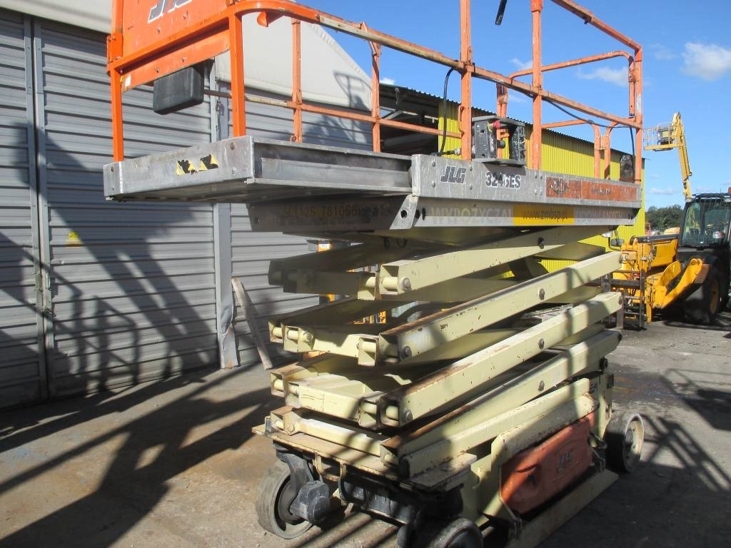JLG 3246 ES - Máy nâng người hình kéo: hình 2 JLG 3246 ES - Máy nâng người hình kéo: hình 2