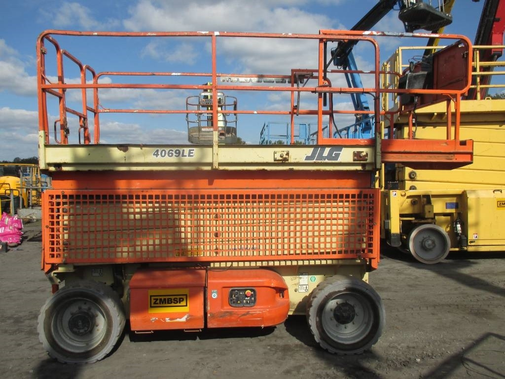 JLG 4069 LE - Máy nâng người hình kéo: hình 2 JLG 4069 LE - Máy nâng người hình kéo: hình 2