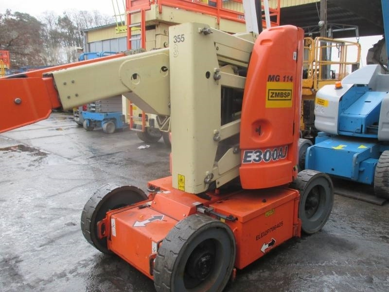Xe nâng người nhiều khớp nối JLG E 300 AJ: hình 6