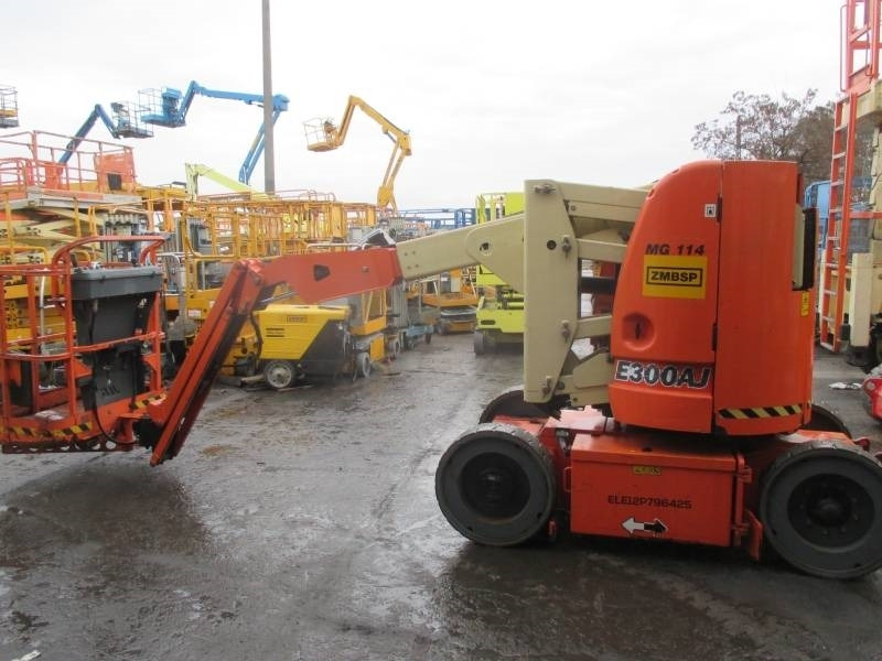Xe nâng người nhiều khớp nối JLG E 300 AJ: hình 5