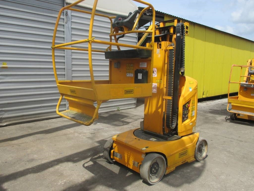 JLG Toucan 8 E - Máy nâng người thẳng đứng: hình 2 JLG Toucan 8 E - Máy nâng người thẳng đứng: hình 2