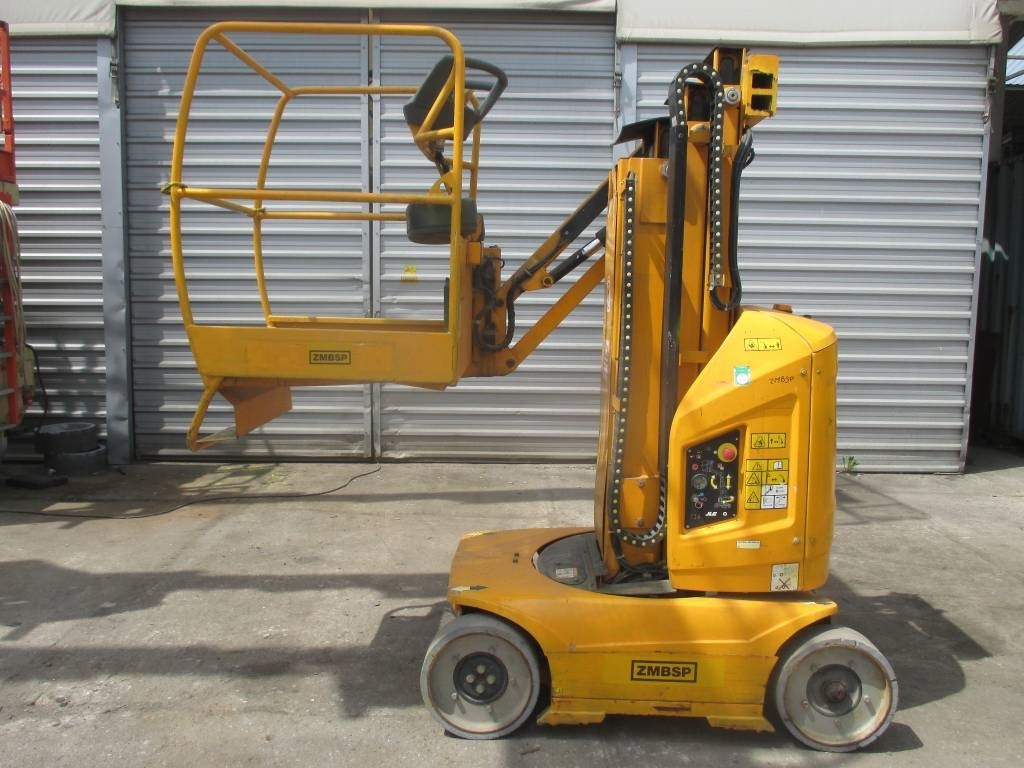 JLG Toucan 8 E - Máy nâng người thẳng đứng: hình 1 JLG Toucan 8 E - Máy nâng người thẳng đứng: hình 1