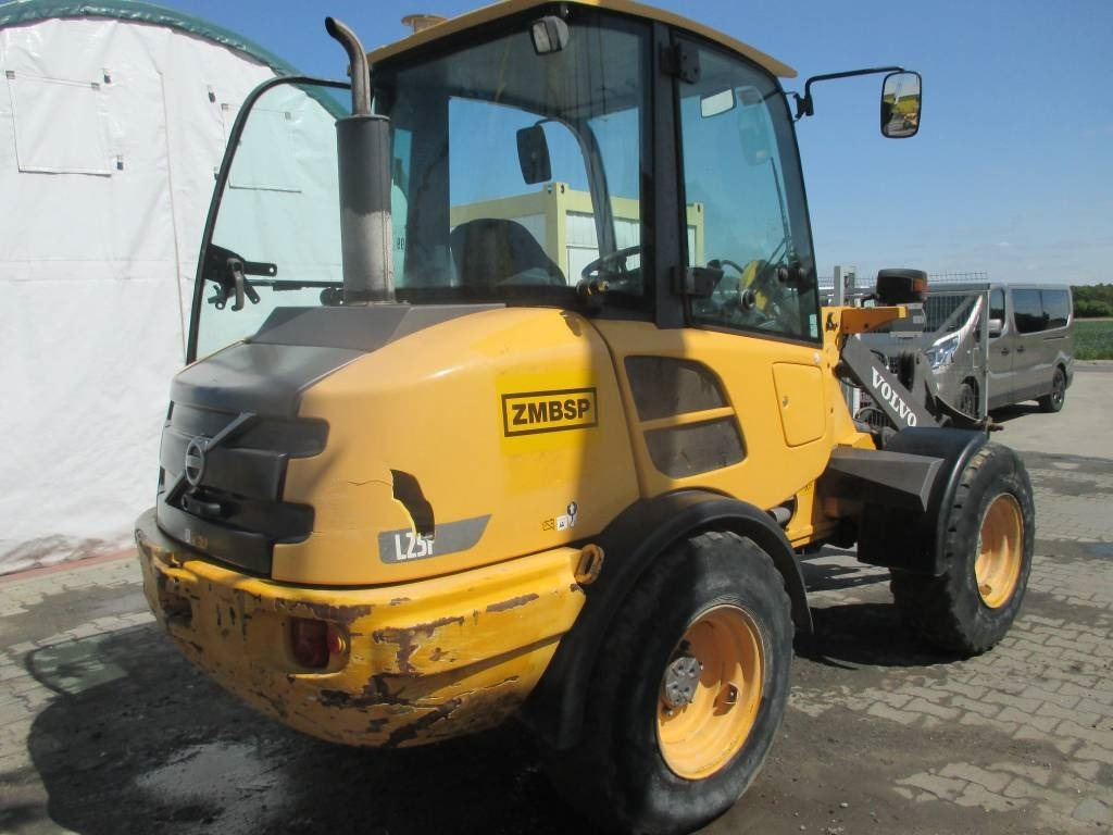 Volvo L 25 F - Máy xúc lật bánh lốp: hình 2 Volvo L 25 F - Máy xúc lật bánh lốp: hình 2