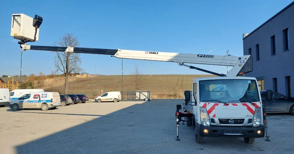 Nissan NT400 CABSTAR podnośnik koszowy ISOLI PT200 - Nền bục trên không gắn trên xe tải: hình 1 Nissan NT400 CABSTAR podnośnik koszowy ISOLI PT200 - Nền bục trên không gắn trên xe tải: hình 1