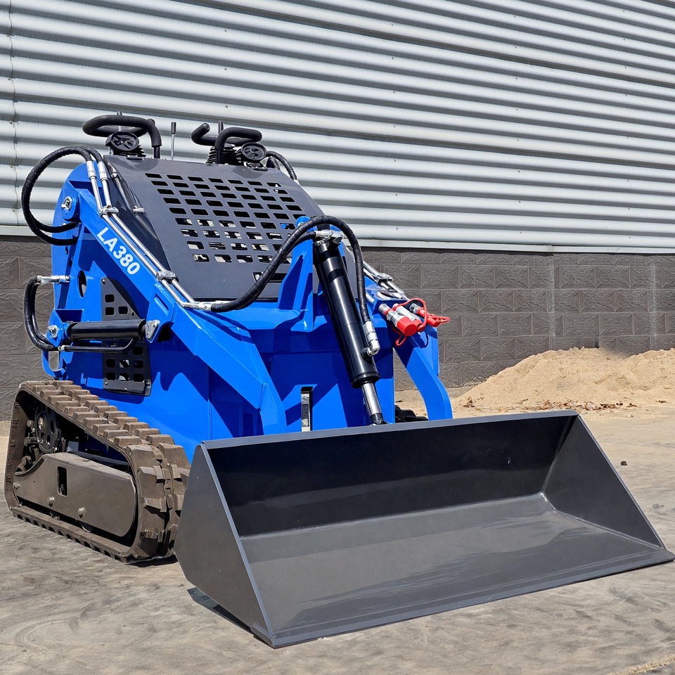 LEZUM LA380 Mini Skid Steer Loader Compact Track Diesel Cheap Mini Skid Steer Loader For Sale With Mini Skid Steer Attachments 4 In 1 Bucket - Máy xúc lật đa năng: hình 3 LEZUM LA380 Mini Skid Steer Loader Compact Track Diesel Cheap Mini Skid Steer Loader For Sale With Mini Skid Steer Attachments 4 In 1 Bucket - Máy xúc lật đa năng: hình 3
