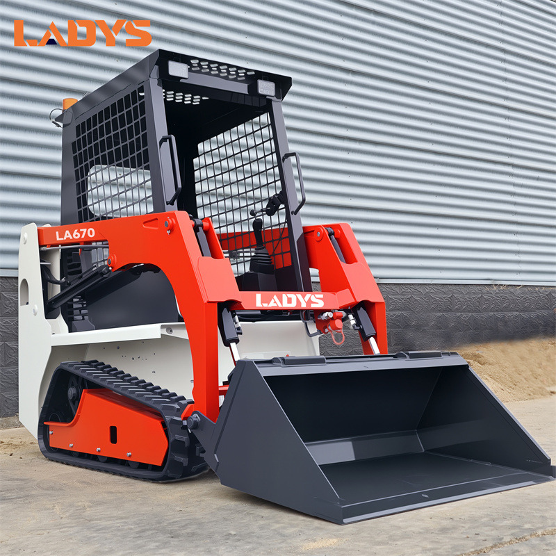 LADYS LA670 Mini Small Skid Steer Loader Compact Track Diesel Mini Skid Steer Loader For Sale With Small Mini Skid Steer Attachments 4 In 1 Bucket - Máy xúc lật đa năng: hình 2 LADYS LA670 Mini Small Skid Steer Loader Compact Track Diesel Mini Skid Steer Loader For Sale With Small Mini Skid Steer Attachments 4 In 1 Bucket - Máy xúc lật đa năng: hình 2