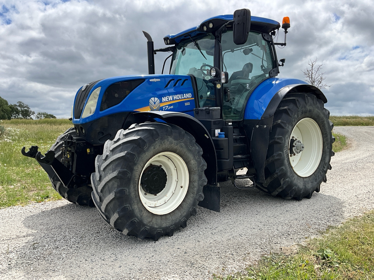 NEW HOLLAND T7 245 - Máy cày: hình 1 NEW HOLLAND T7 245 - Máy cày: hình 1