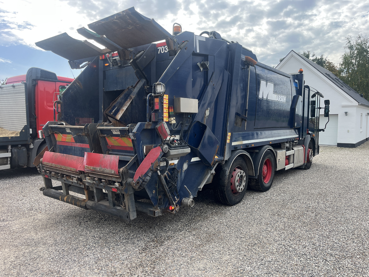 MERCEDES-BENZ Econic 2630 2 camber - Xe tải chở rác: hình 3 MERCEDES-BENZ Econic 2630 2 camber - Xe tải chở rác: hình 3