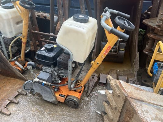 Scie à sol HUSQVARNA - Trang thiết bị xây dựng: hình 1 Scie à sol HUSQVARNA - Trang thiết bị xây dựng: hình 1