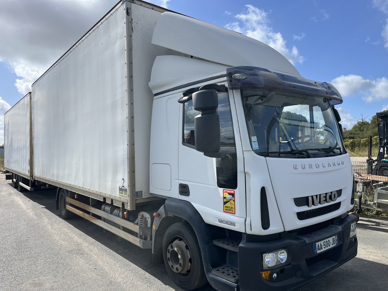 IVECO Eurocargo 120e28 - Xe tải hộp: hình 3 IVECO Eurocargo 120e28 - Xe tải hộp: hình 3