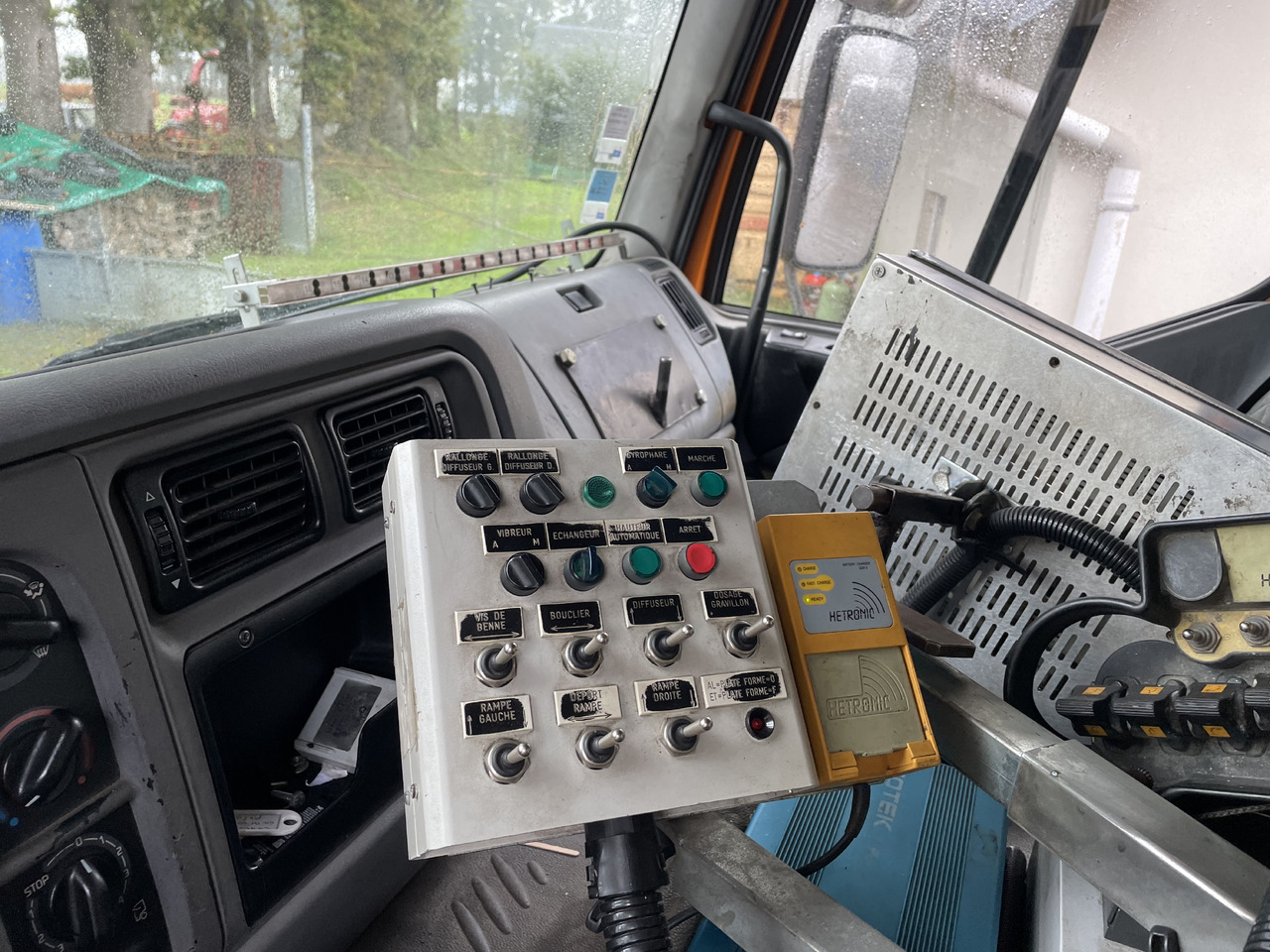 Renault Kerax 8x4 pata point a temps Mauguin - Máy phun nhựa đường: hình 4 Renault Kerax 8x4 pata point a temps Mauguin - Máy phun nhựa đường: hình 4