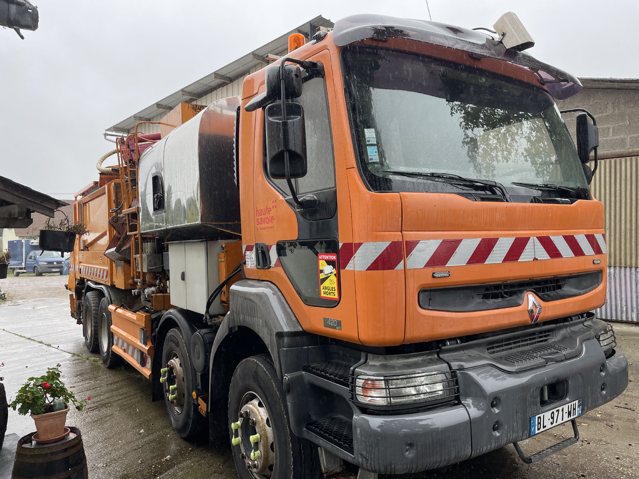 Renault Kerax 8x4 pata point a temps Mauguin - Máy phun nhựa đường: hình 1 Renault Kerax 8x4 pata point a temps Mauguin - Máy phun nhựa đường: hình 1