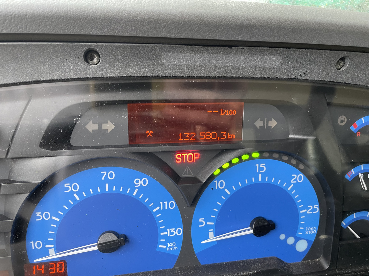Renault Kerax 8x4 pata point a temps Mauguin - Máy phun nhựa đường: hình 3 Renault Kerax 8x4 pata point a temps Mauguin - Máy phun nhựa đường: hình 3