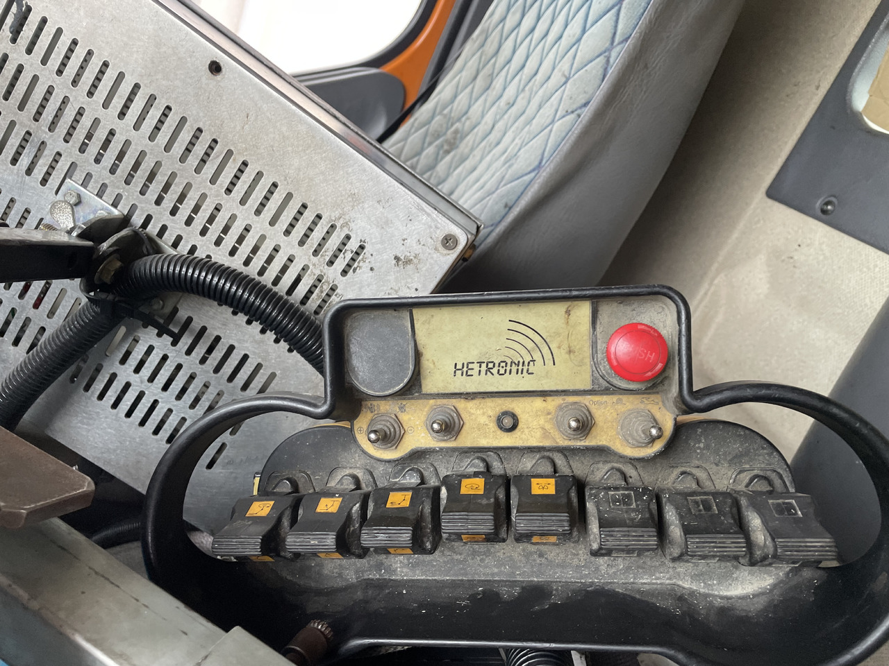Renault Kerax 8x4 pata point a temps Mauguin - Máy phun nhựa đường: hình 5 Renault Kerax 8x4 pata point a temps Mauguin - Máy phun nhựa đường: hình 5