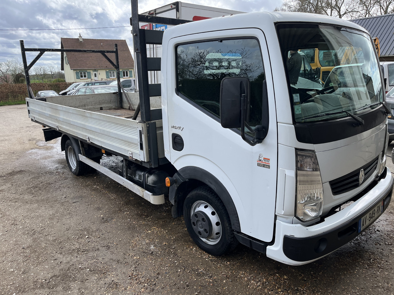 Renault Maxity 110cv cabstar plateau 4,50m - Xe tải nhỏ phẳng: hình 3 Renault Maxity 110cv cabstar plateau 4,50m - Xe tải nhỏ phẳng: hình 3