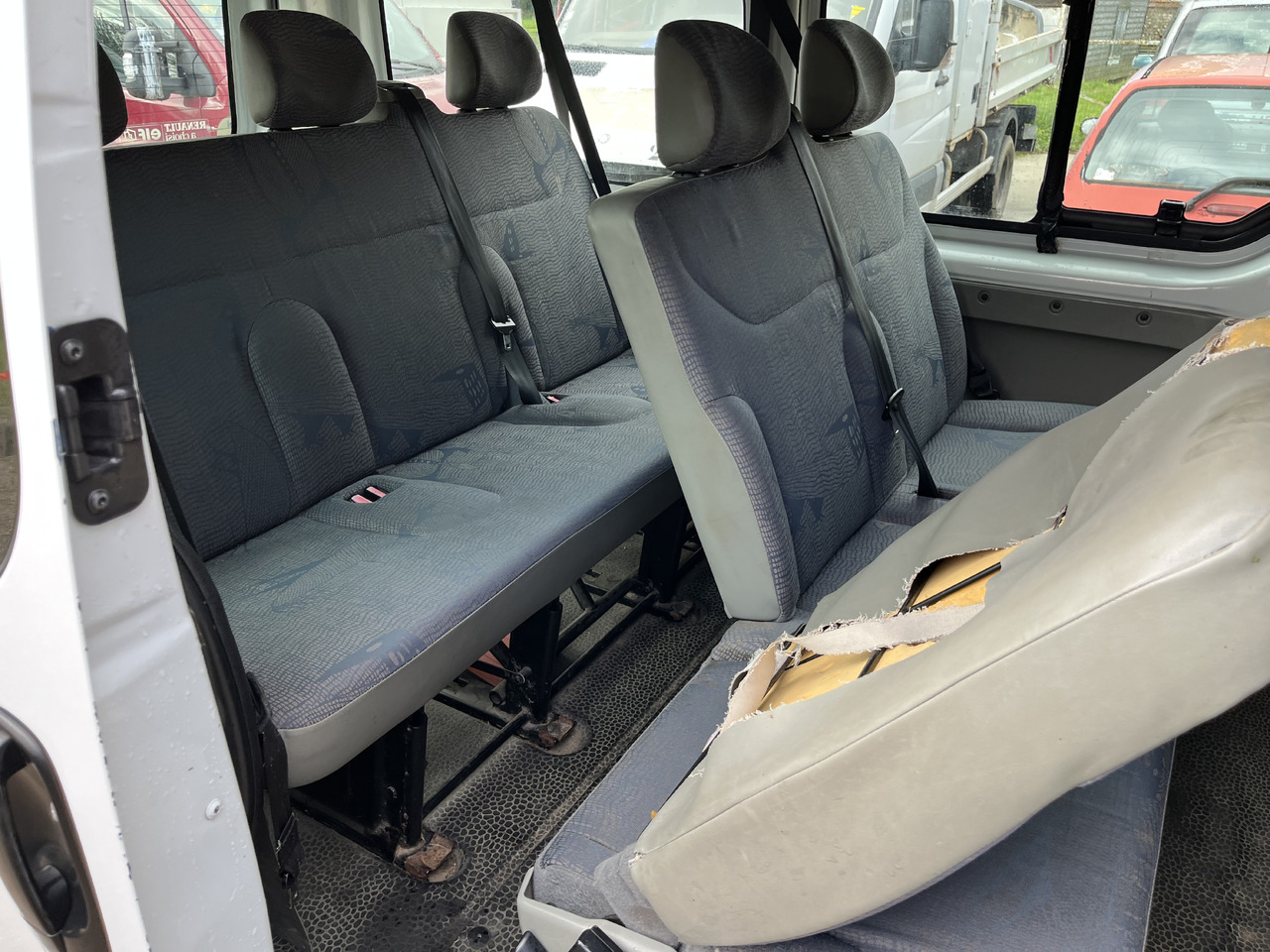 Cho thuê Renault Trafic 1L9 dci 80cv 9 places Renault Trafic 1L9 dci 80cv 9 places: hình 7