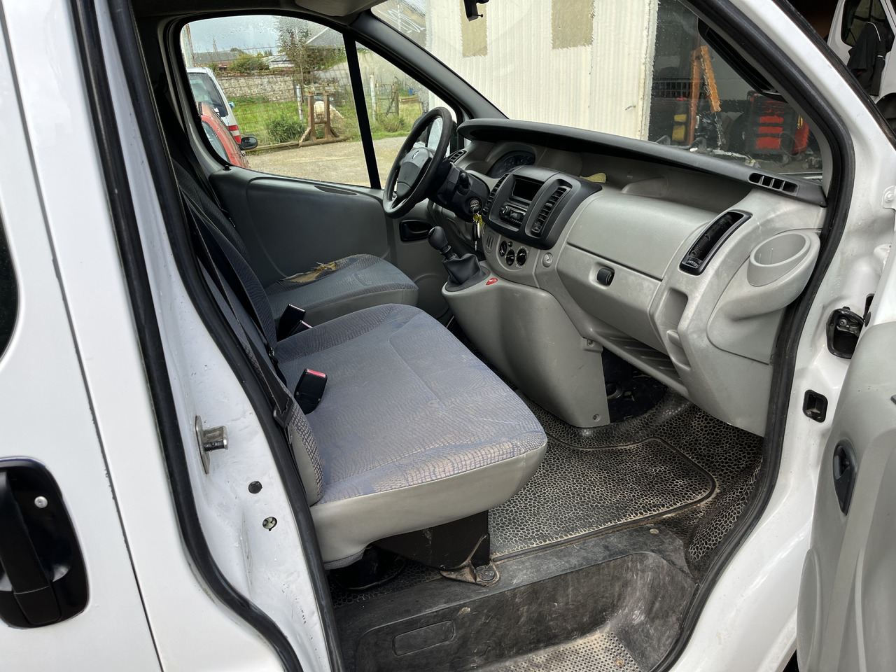 Cho thuê Renault Trafic 1L9 dci 80cv 9 places Renault Trafic 1L9 dci 80cv 9 places: hình 8