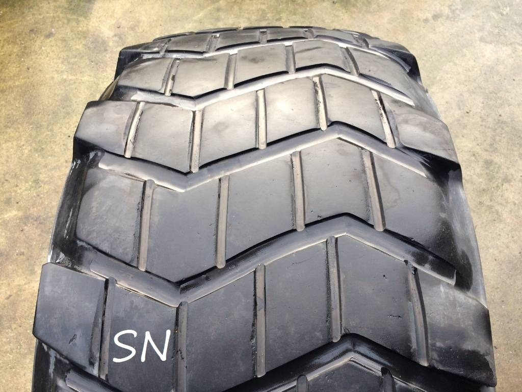 Michelin 525/65R20.5 XS - USED REGROOVED - Lốp cho Máy móc nông nghiệp: hình 3 Michelin 525/65R20.5 XS - USED REGROOVED - Lốp cho Máy móc nông nghiệp: hình 3