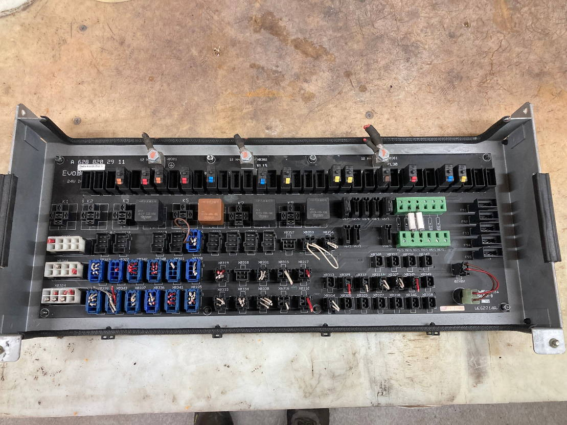 Mercedes-Benz Platine Mercedes Citaro Sicherung A6288203111 A6288202911  - Linh kiện điện cho Xe bus: hình 1 Mercedes-Benz Platine Mercedes Citaro Sicherung A6288203111 A6288202911  - Linh kiện điện cho Xe bus: hình 1