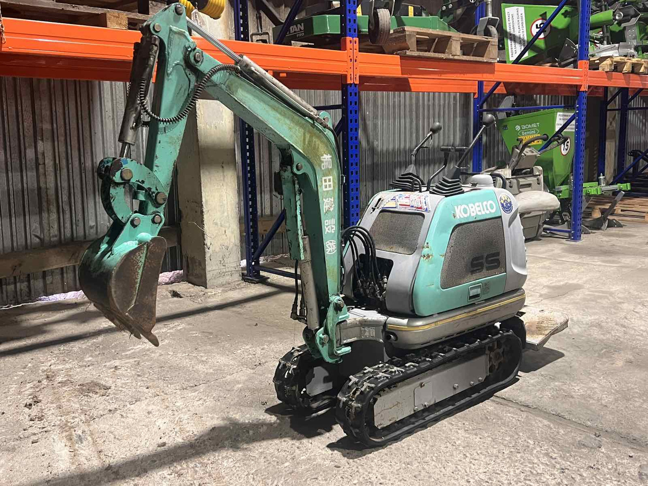 KOBELCO SS1 - Máy xúc mini: hình 1 KOBELCO SS1 - Máy xúc mini: hình 1