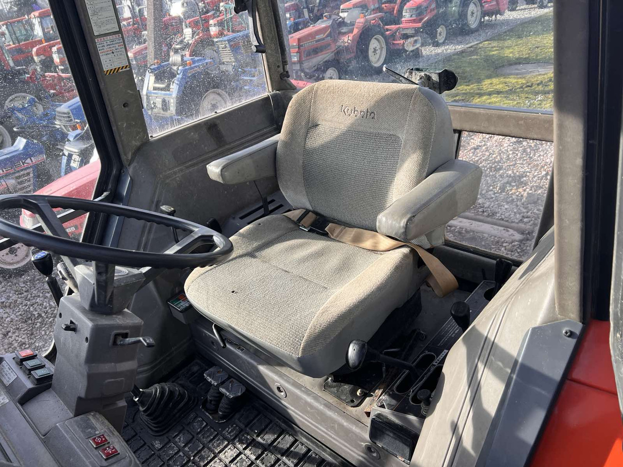 Kubota M1-65 - Máy cày: hình 4 Kubota M1-65 - Máy cày: hình 4