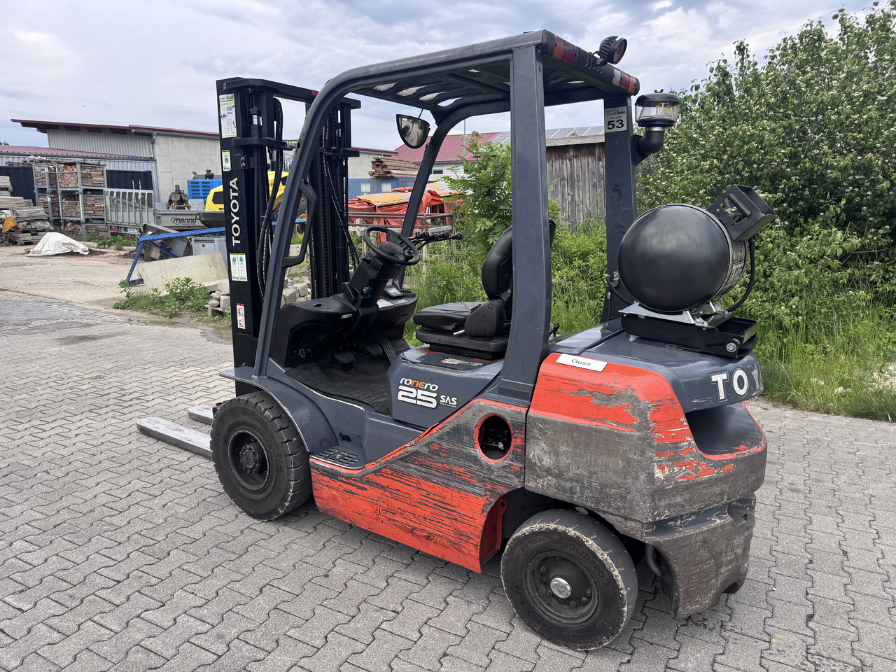 TOYOTA Tonero 25 - Xe nâng gas: hình 3 TOYOTA Tonero 25 - Xe nâng gas: hình 3