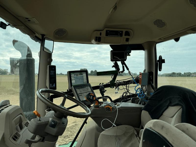 JOHN DEERE 6R250 - Máy cày: hình 2 JOHN DEERE 6R250 - Máy cày: hình 2