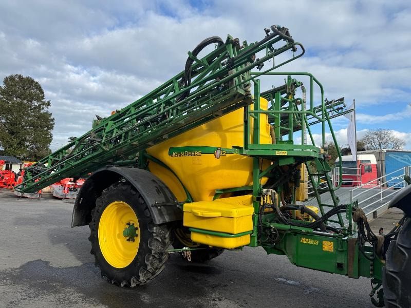 JOHN DEERE 832 - Máy xịt kéo: hình 4 JOHN DEERE 832 - Máy xịt kéo: hình 4