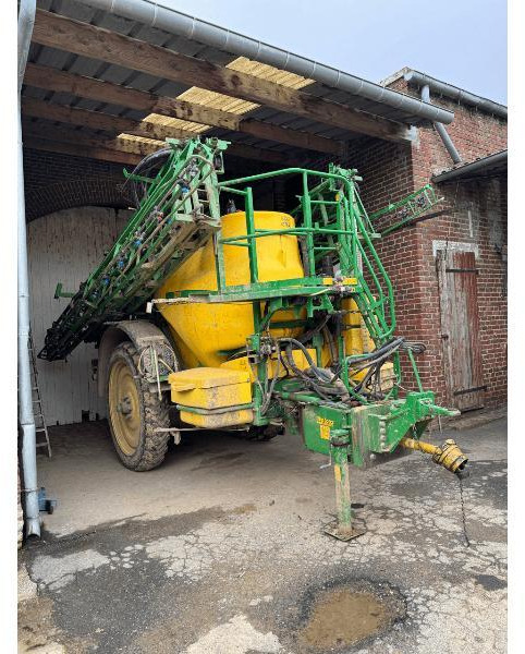 JOHN DEERE 832I - Máy xịt kéo: hình 2 JOHN DEERE 832I - Máy xịt kéo: hình 2