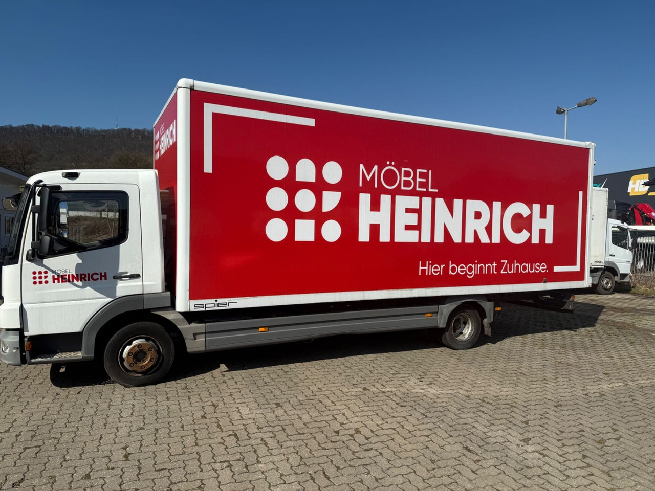 Mercedes-Benz 815 - Xe tải hộp: hình 2 Mercedes-Benz 815 - Xe tải hộp: hình 2