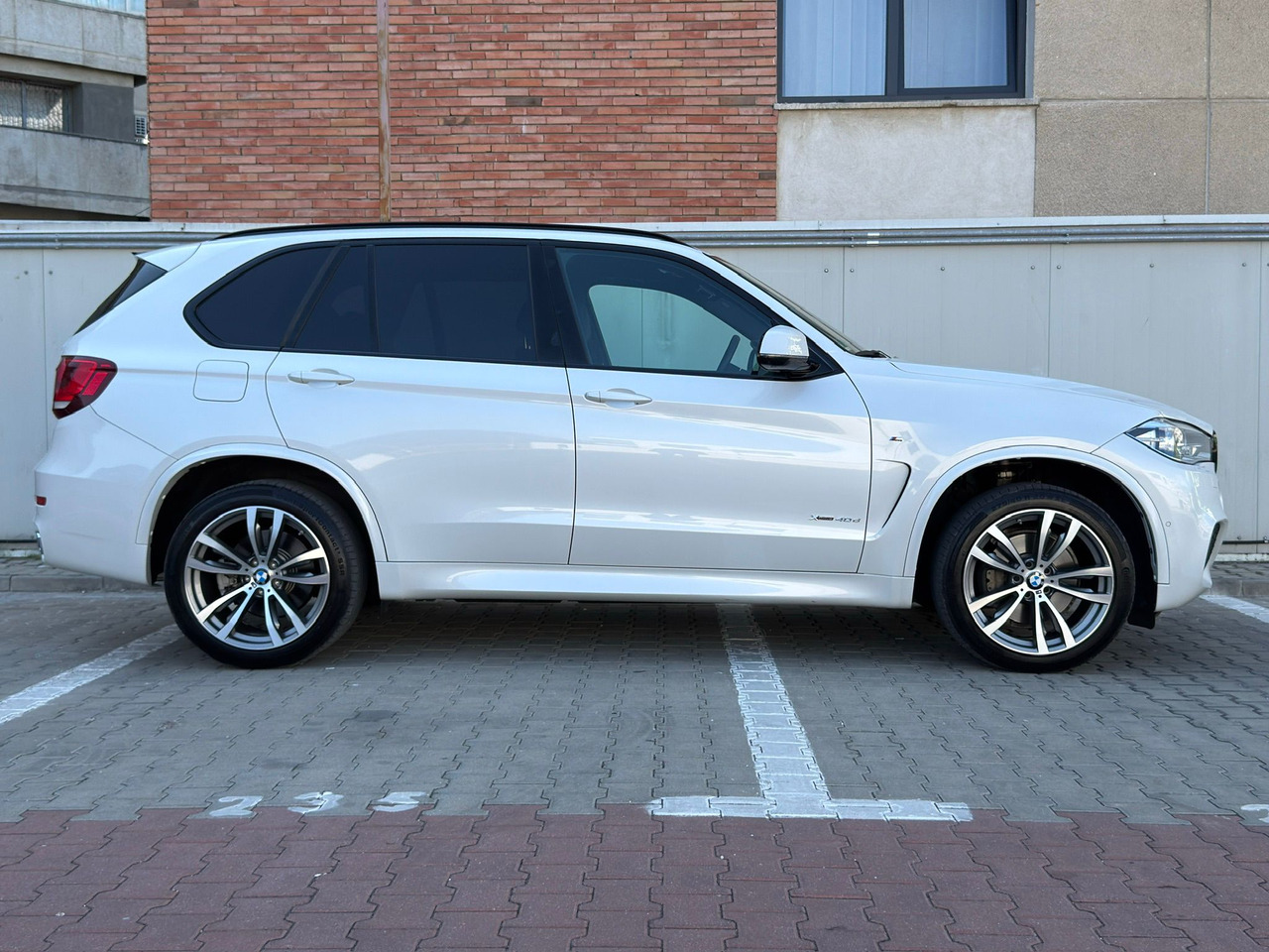 BMW X5 4.0 XDRIVE M PAKET - SUV: hình 5 BMW X5 4.0 XDRIVE M PAKET - SUV: hình 5