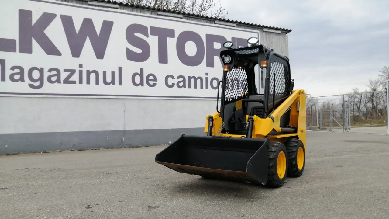 Bobcat Front Loader Ram Italia FM 120 – Hammer Installation - Máy xúc lật đa năng: hình 1 Bobcat Front Loader Ram Italia FM 120 – Hammer Installation - Máy xúc lật đa năng: hình 1