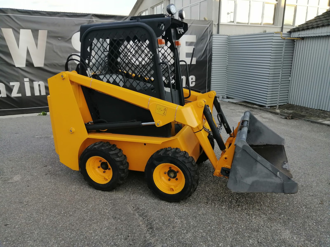 Máy xúc lật đa năng Bobcat Front Loader Ram Italia FM 120 – Hammer Installation: hình 7