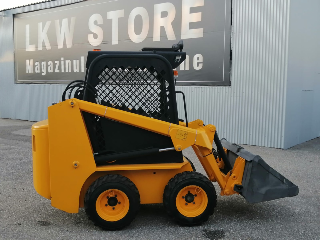Bobcat Front Loader Ram Italia FM 120 – Hammer Installation - Máy xúc lật đa năng: hình 2 Bobcat Front Loader Ram Italia FM 120 – Hammer Installation - Máy xúc lật đa năng: hình 2