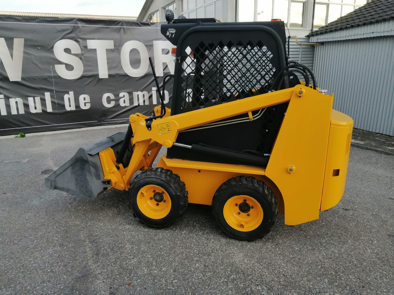 Bobcat Front Loader Ram Italia FM 120 – Hammer Installation - Máy xúc lật đa năng: hình 4 Bobcat Front Loader Ram Italia FM 120 – Hammer Installation - Máy xúc lật đa năng: hình 4