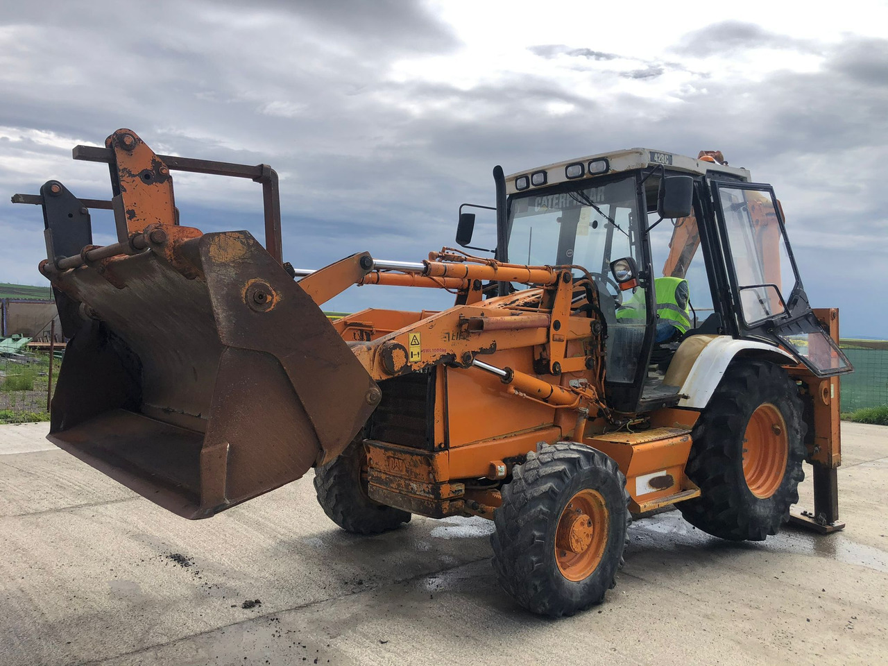 CATERPILLAR 428 C TERRACING EQUIPMENT BULLDOEXCAVATOR - Máy xúc trước múc sau: hình 1 CATERPILLAR 428 C TERRACING EQUIPMENT BULLDOEXCAVATOR - Máy xúc trước múc sau: hình 1