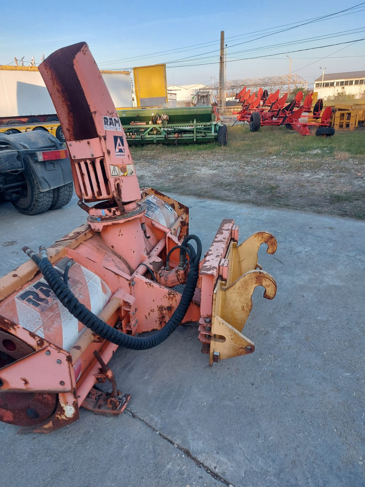 Freza zapada/Snow blower Assaloni pentru Buldoexcavator/Bobcat/Incatcator frontal - Máy thổi tuyết cho Máy móc xây dựng: hình 2 Freza zapada/Snow blower Assaloni pentru Buldoexcavator/Bobcat/Incatcator frontal - Máy thổi tuyết cho Máy móc xây dựng: hình 2