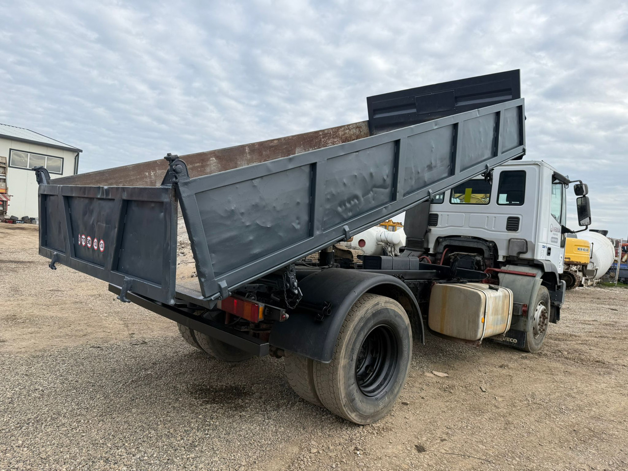 IVECO EUROTRAKKER TIPPER - Xe ben: hình 3 IVECO EUROTRAKKER TIPPER - Xe ben: hình 3