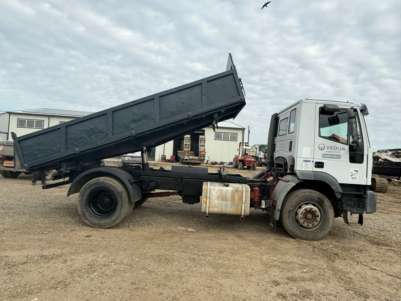 IVECO EUROTRAKKER TIPPER - Xe ben: hình 2 IVECO EUROTRAKKER TIPPER - Xe ben: hình 2