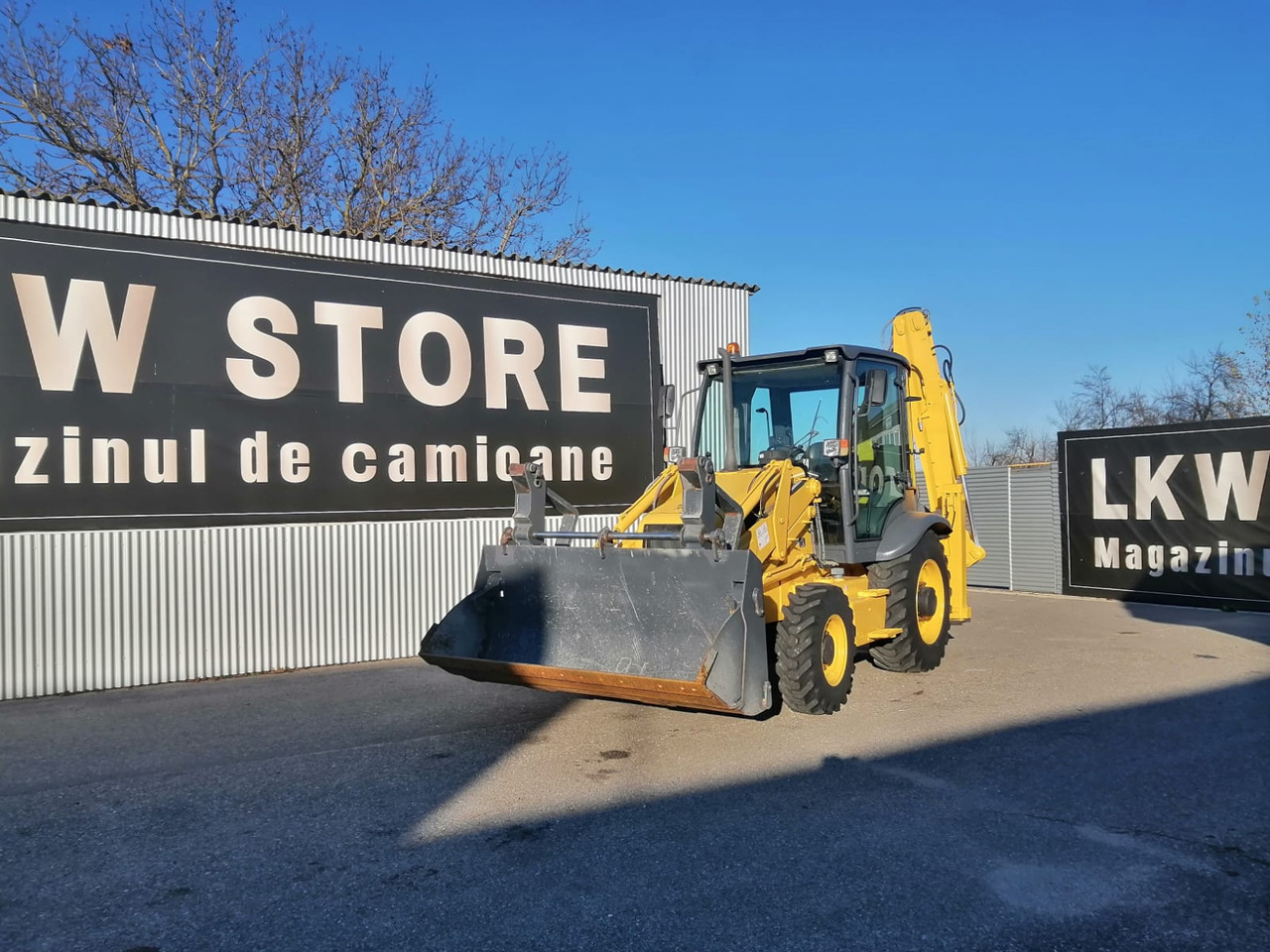 LiuGong CLG777A Backhoe Loader 4×4(copy) - Máy xúc trước múc sau: hình 1 LiuGong CLG777A Backhoe Loader 4×4(copy) - Máy xúc trước múc sau: hình 1