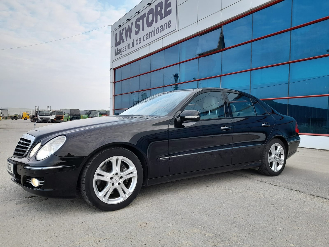 Mercedes Benz E350 - Xe hơi: hình 2 Mercedes Benz E350 - Xe hơi: hình 2