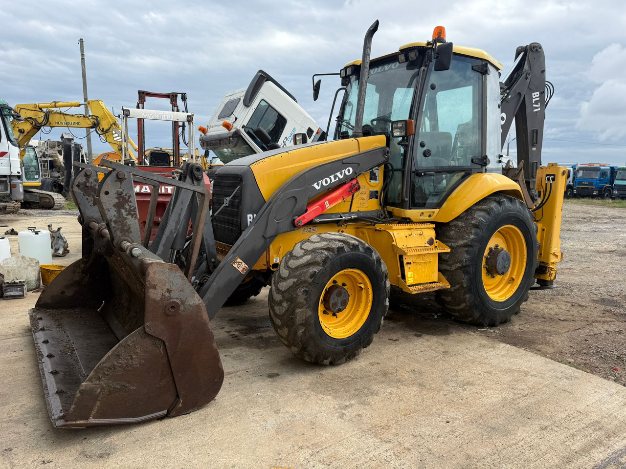 VOLVO BL71 Backhoe Loader - Máy xúc trước múc sau: hình 3 VOLVO BL71 Backhoe Loader - Máy xúc trước múc sau: hình 3