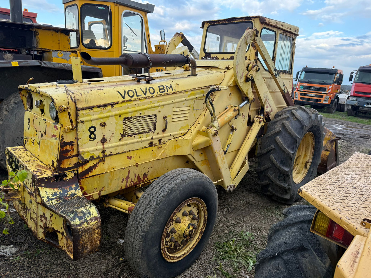 VOLVO BM FRONT LOADER - Máy xúc lật bánh lốp: hình 2 VOLVO BM FRONT LOADER - Máy xúc lật bánh lốp: hình 2