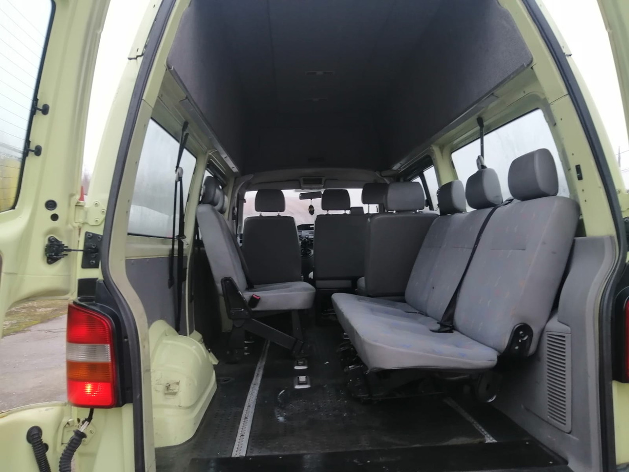 Xe bus mini, Xe van chở khách Volkswagen 7HC Passenger Transport: hình 10