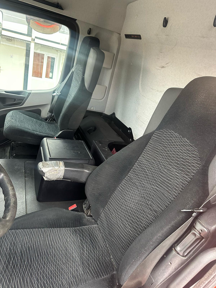 MERCEDES-BENZ ANTOS Tractor head - Xe đầu kéo: hình 4 MERCEDES-BENZ ANTOS Tractor head - Xe đầu kéo: hình 4